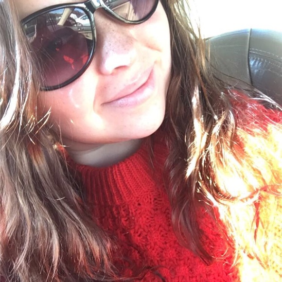 Meet your Posher, Taylor - Picture 3 of 12